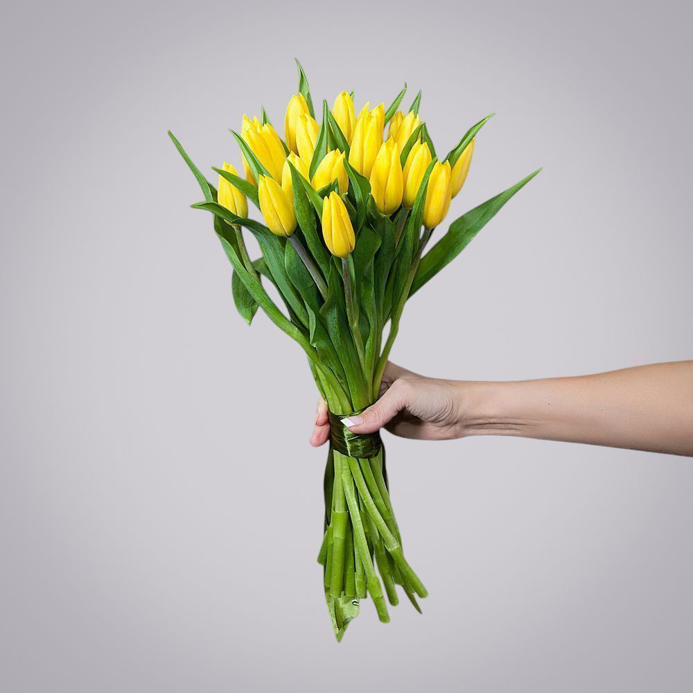 монобукет из 19 желтых тюльпанов 
