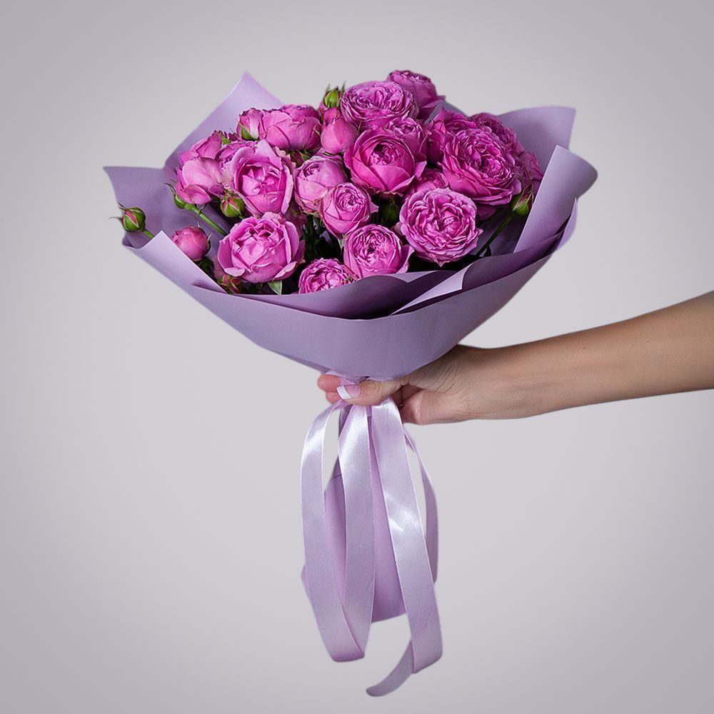 монобукет 9 кустовых роз "misty bubbles"  в упаковке 