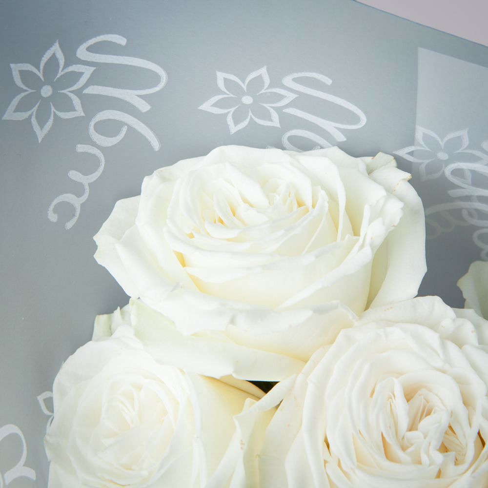 монобукет 5 пионовидных роз "playa blanca" в упаковке 