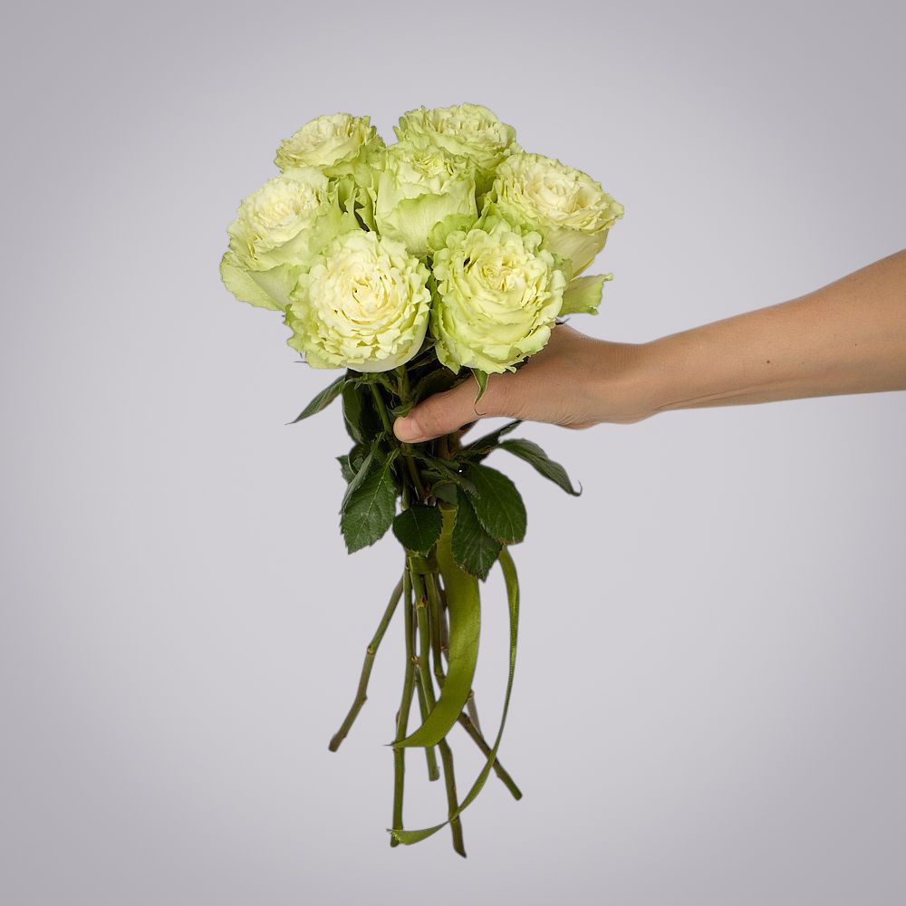 монобукет 7 пионовидных роз "lemonade" под ленту 