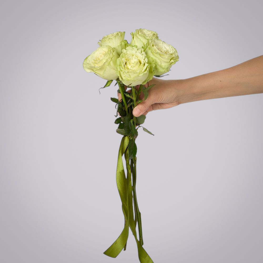 монобукет 5 пионовидных роз "lemonade" под ленту 