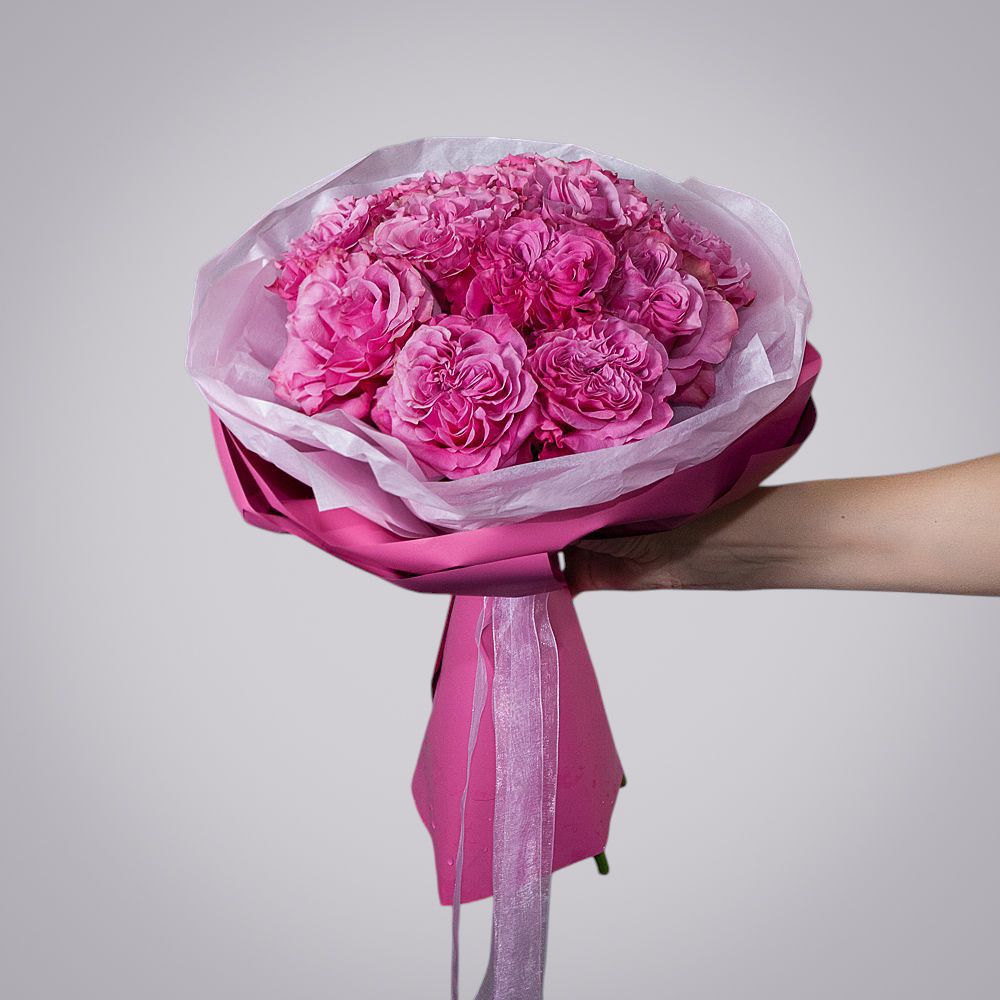 монобукет 11 пионовидных роз "country blues" в упаковке с тишью 2 