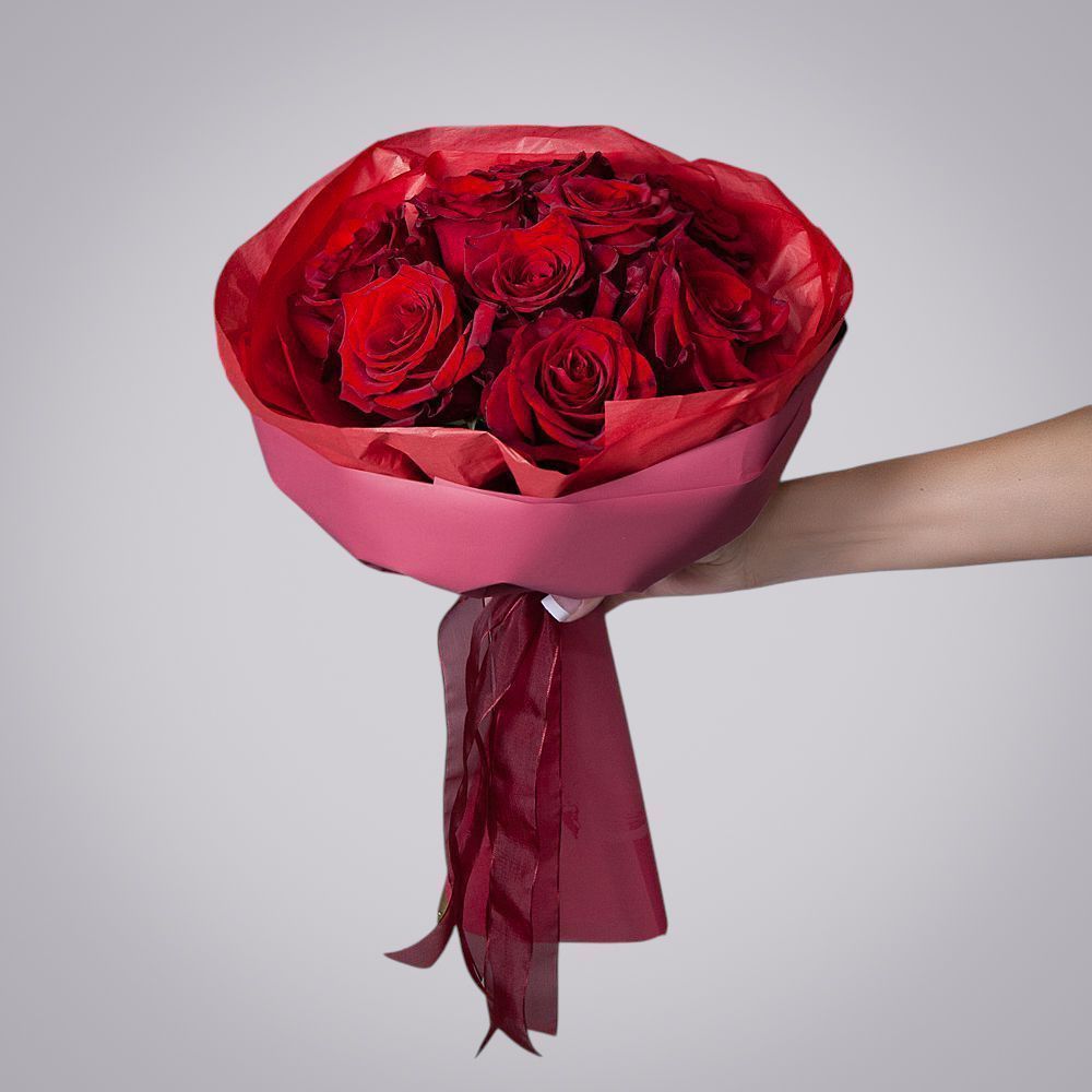 монобукет 9 роз "explorer" в упаковке с тишью 