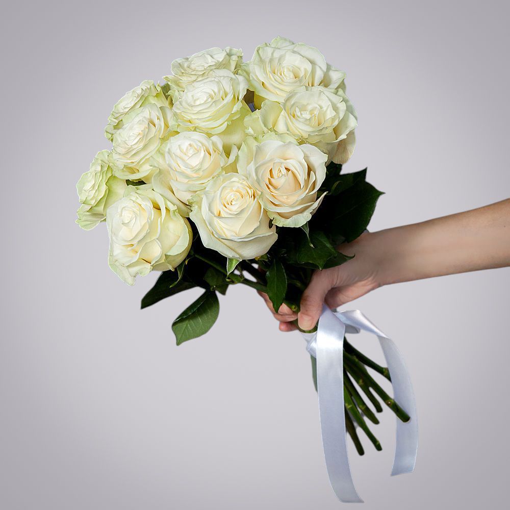 монобукет 11 роз mondial под ленту 