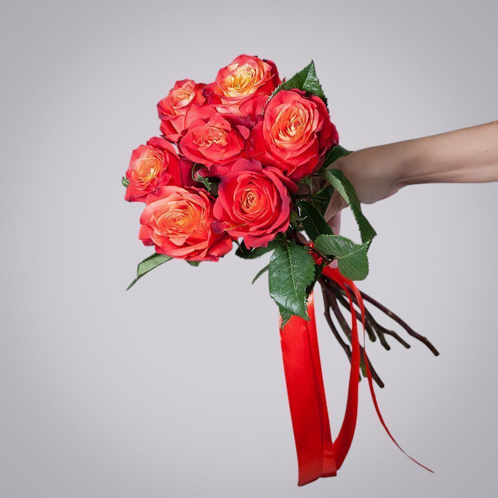 монобукет 7 роз "atomic" под ленту 