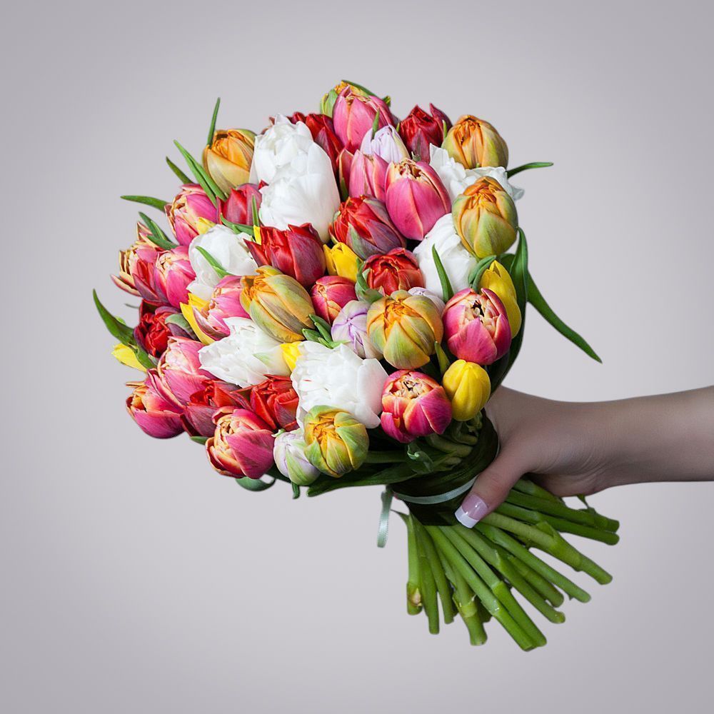 монобукет из 35 тюльпанов микс 