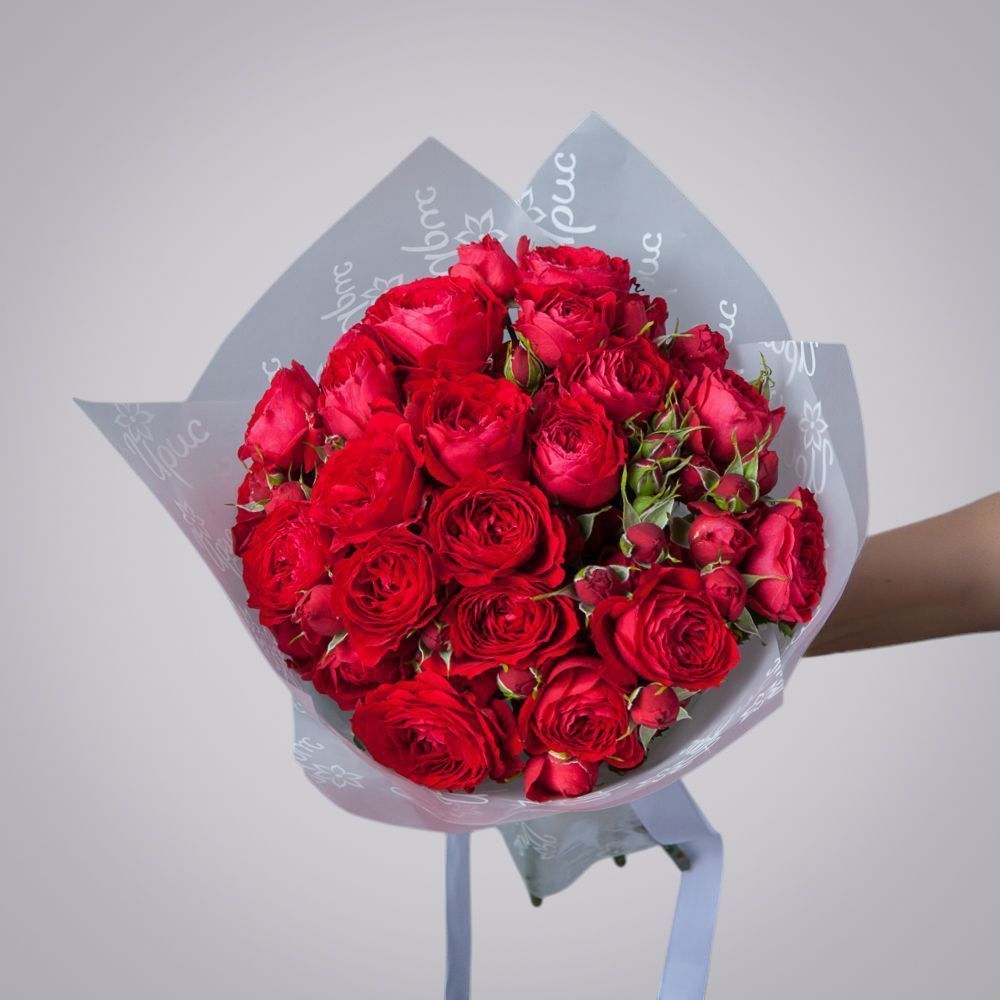 монобукет 5 кустовых роз "scarlett" в упаковке 