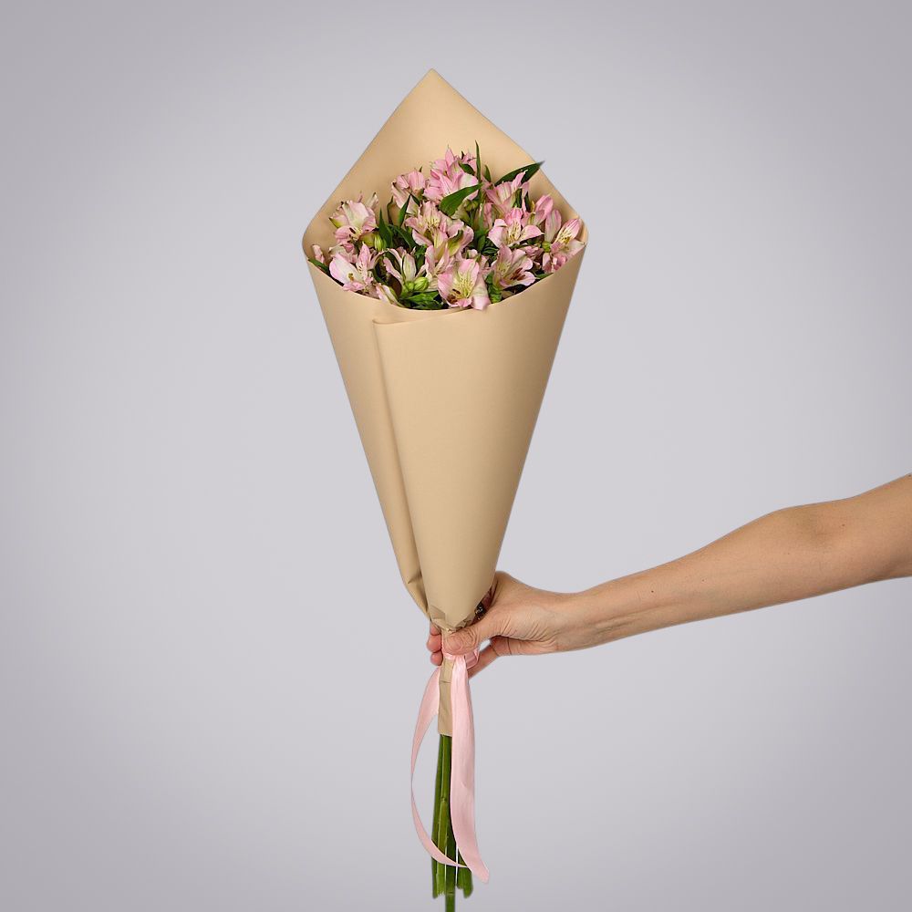 монобукет из 5 розовых альстромерий в упаковке 
