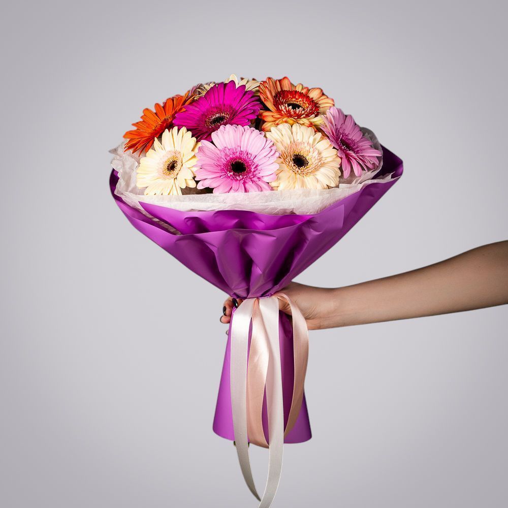 монобукет из 11 гербер в упаковке с тишью 