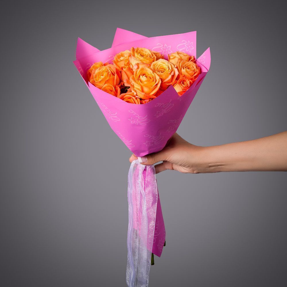 монобукет 5 кустовых роз "apricot lace"  в упаковке 