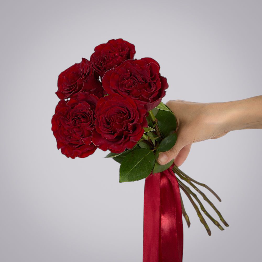 монобукет 5 пионовидных роз "hearts" под ленту 