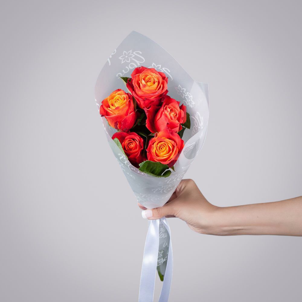 монобукет 5 роз "atomic" в упаковке 