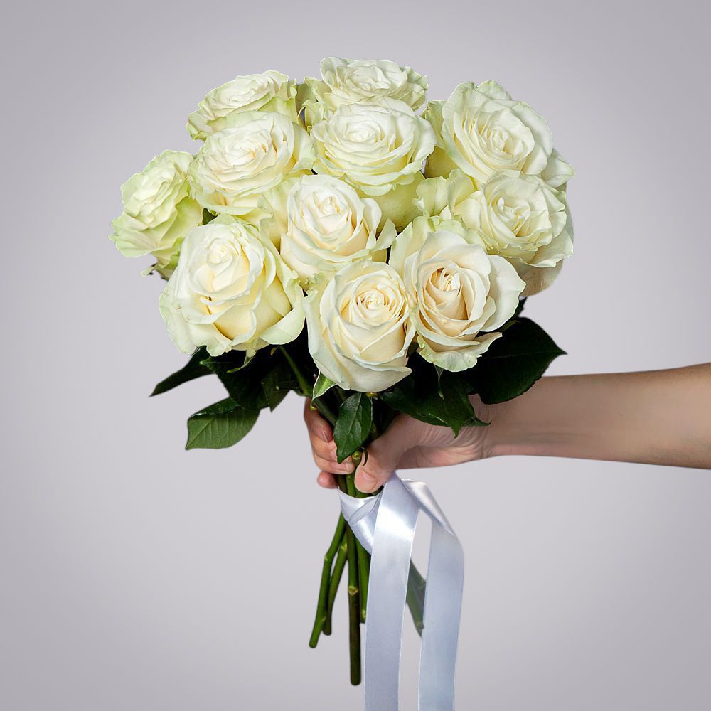 монобукет 11 роз mondial под ленту 