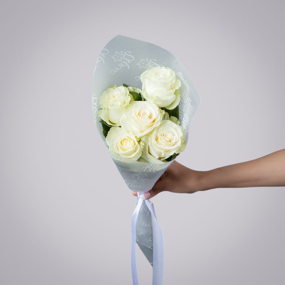 монобукет 5 роз "mondial" в упаковке 