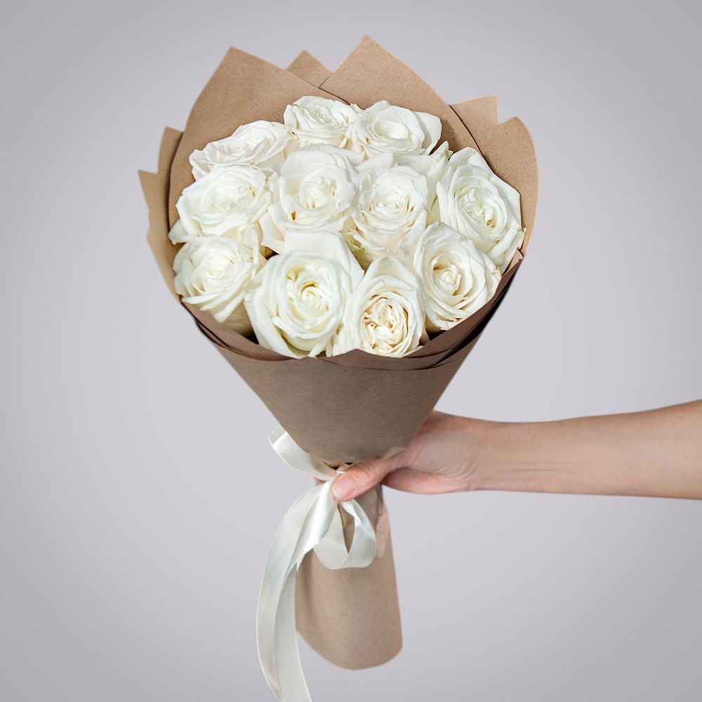 монобукет из 11 пионовидных роз "playa blanca" в крафте 