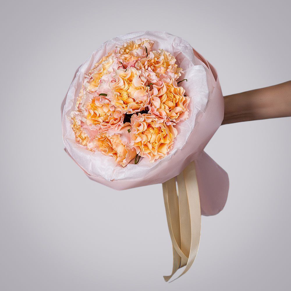 монобукет 9 пионовидных роз "campanella" в упаковке с тишью 