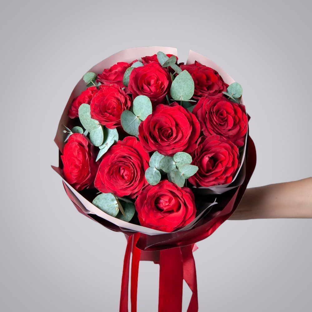 монобукет 11 роз chekmate в упаковке 