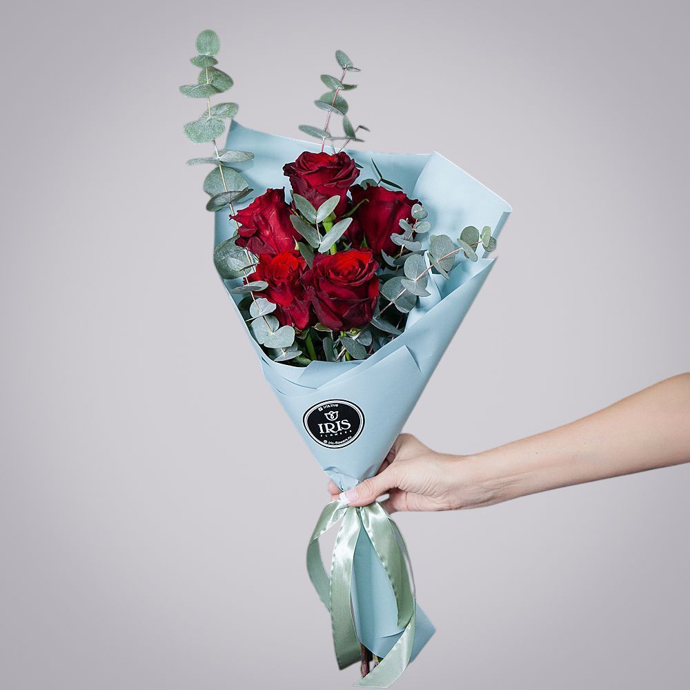 монобукет из 5 роз "explorer" в упаковке 