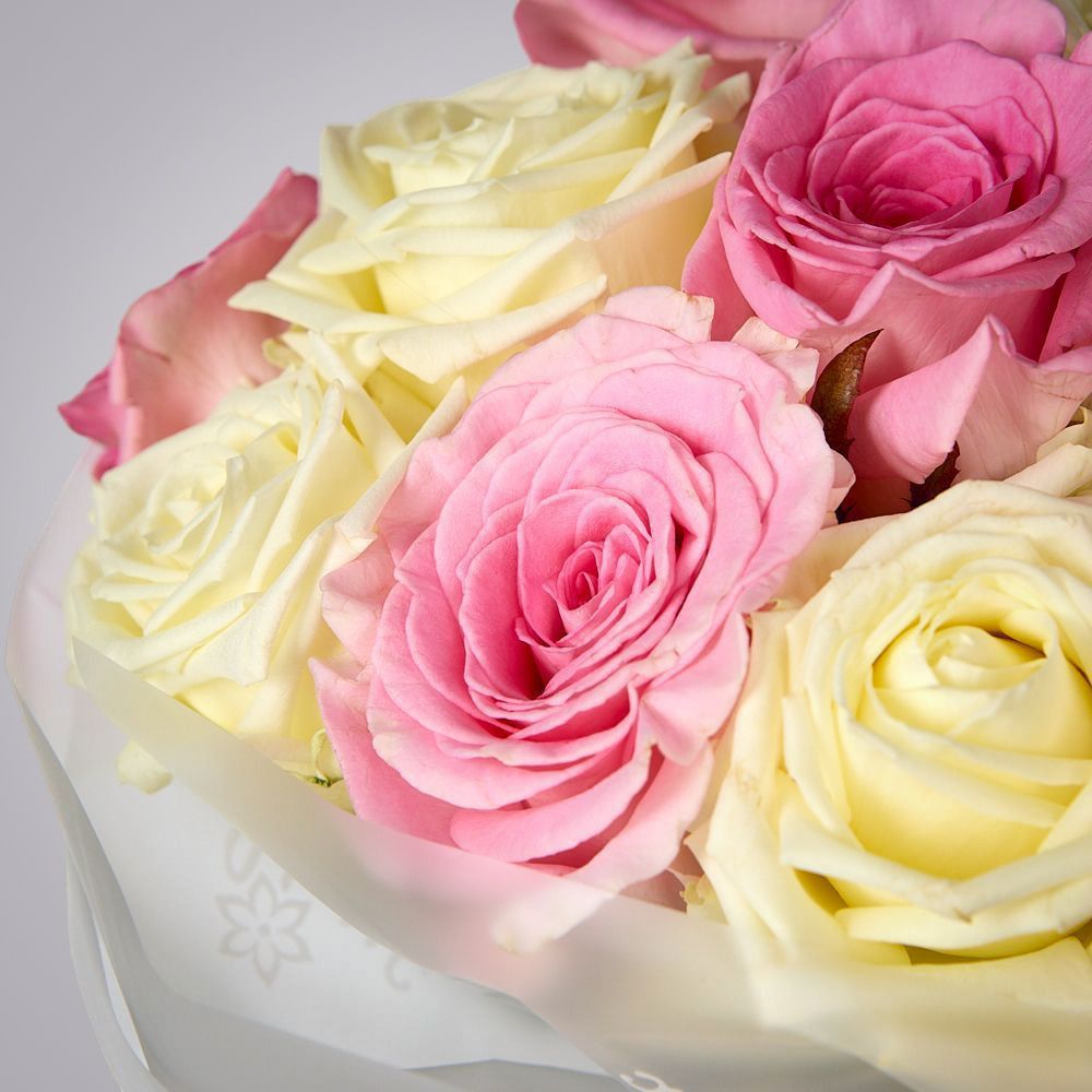 монобукет бело-розовый микс из 15 роз россия в упаковке 1  