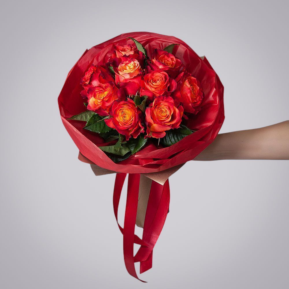 монобукет 9 роз "atomic" в упаковке с тишью 