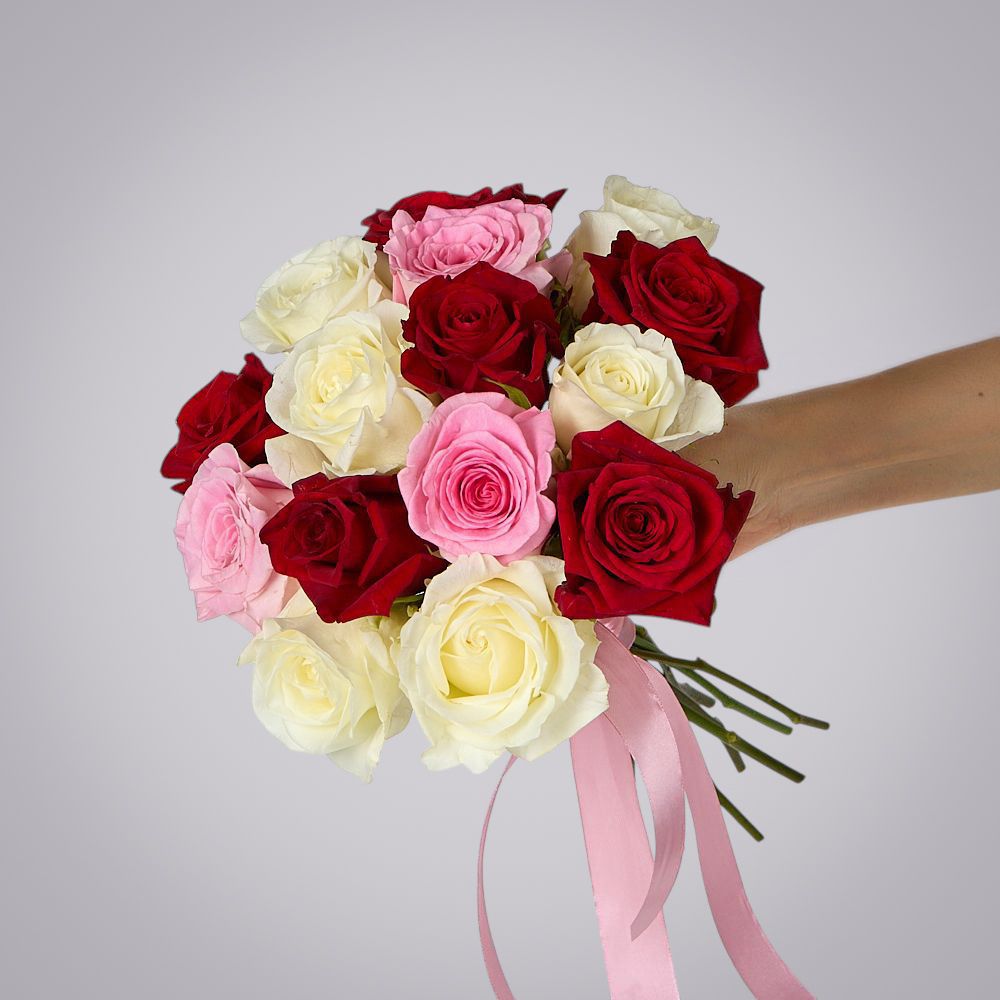 монобукет из 15 роз микс россия под ленту  