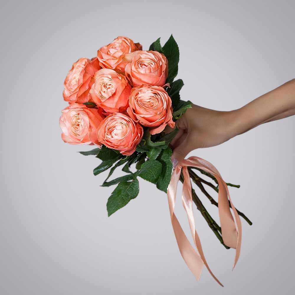 монобукет 7 пионовидных роз "kahala" под ленту 