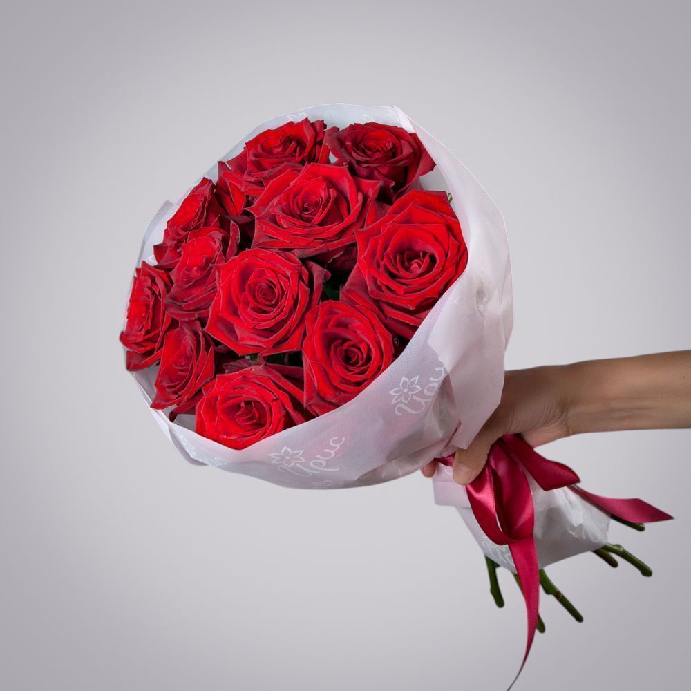 монобукет 11 роз "explorer" в упаковке с тишью 