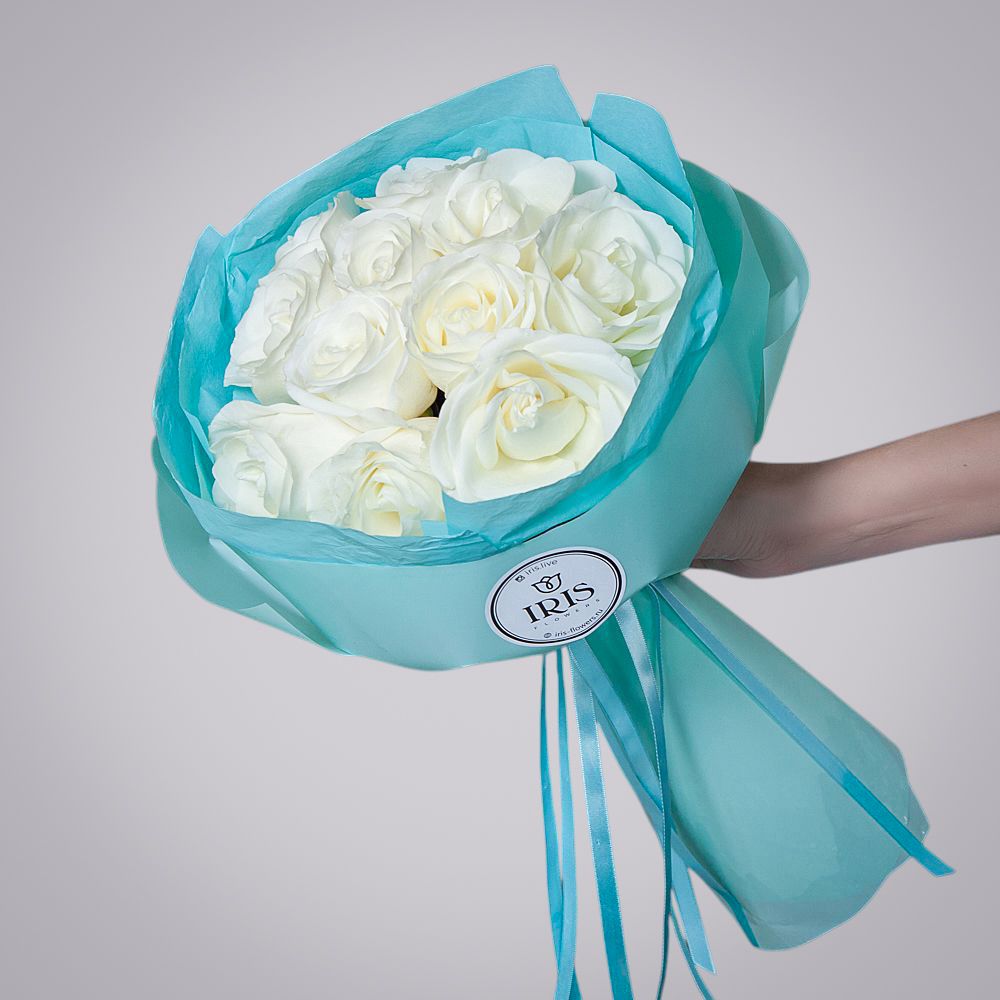 монобукет 11 роз "tibet" в упаковке с тишью 