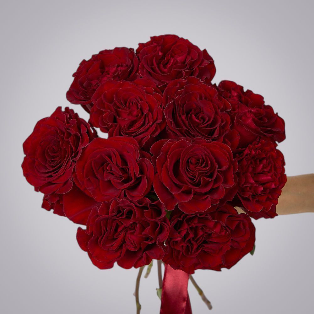 монобукет 11 пионовидных роз "hearts" под ленту 