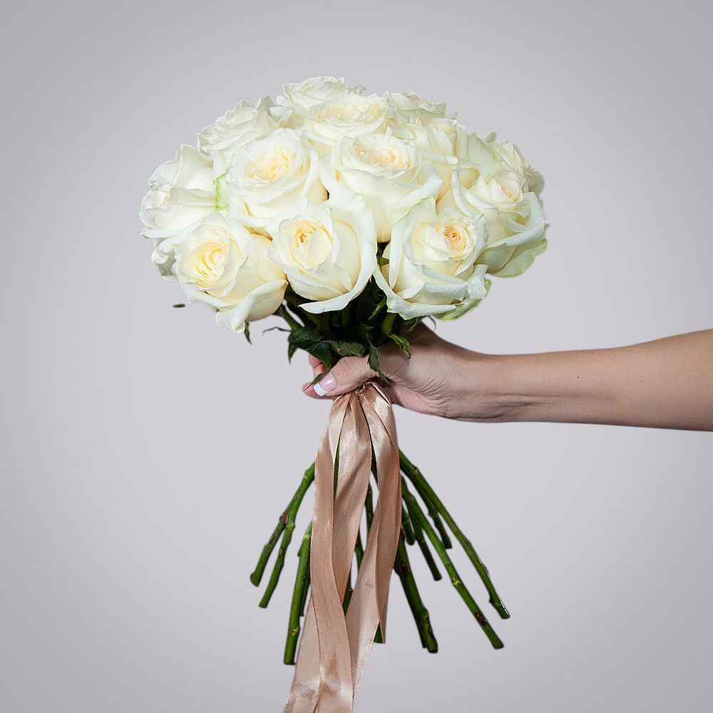 монобукет 17 пионовидных роз "candlelight" под ленту 