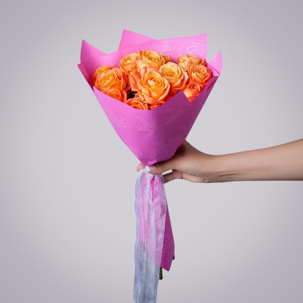 монобукет 5 кустовых роз "apricot lace"  в упаковке 