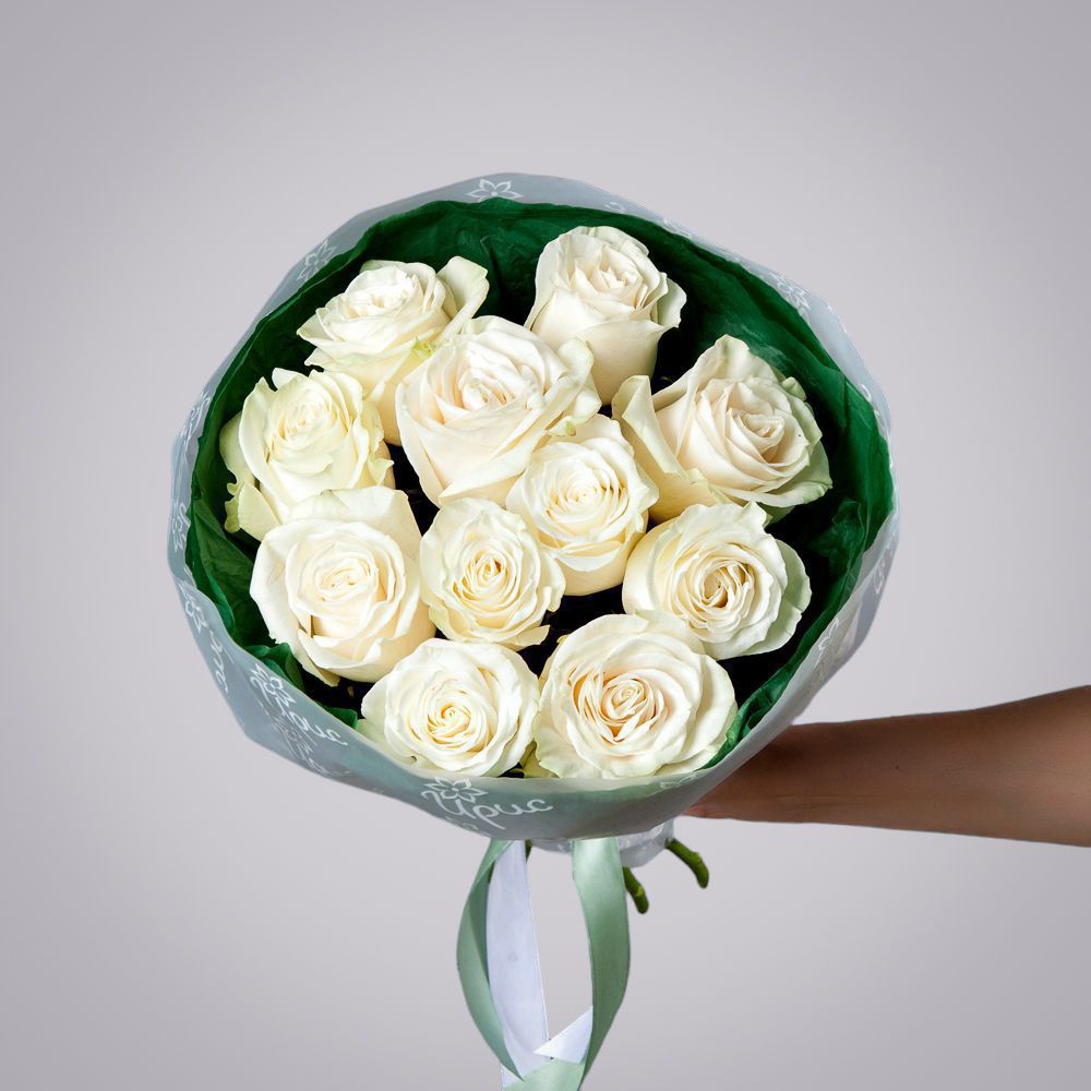 монобукет из 11 роз "mondial" в упаковке с тишью 