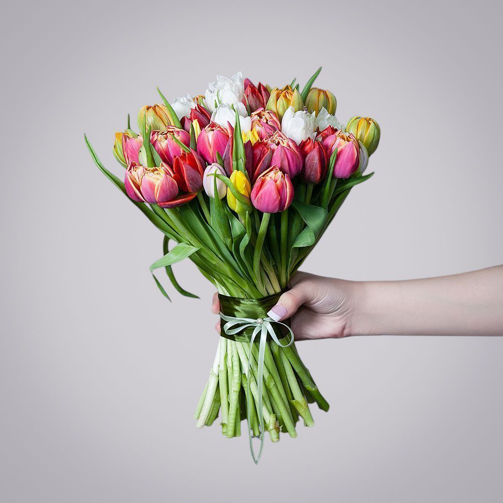 монобукет из 35 тюльпанов микс 