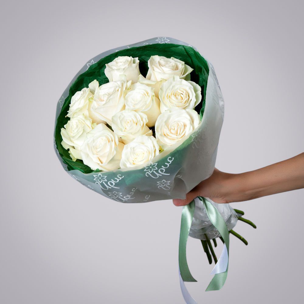 монобукет из 11 роз "mondial" в упаковке с тишью 