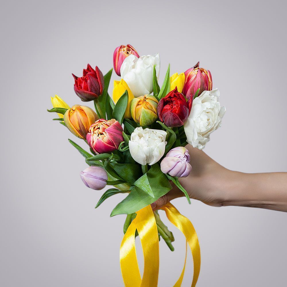 монобукет из 15 тюльпанов микс 