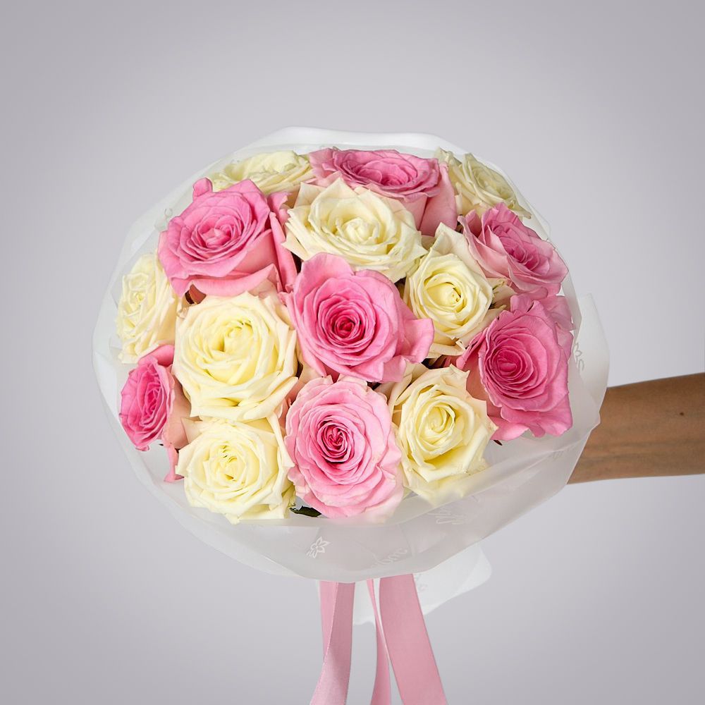 монобукет бело-розовый микс из 15 роз россия в упаковке 1  