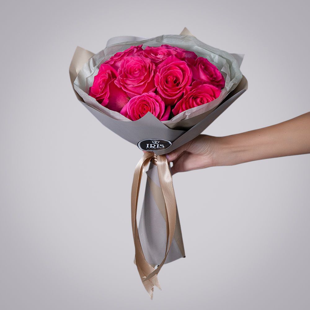 монобукет 9 роз "pink floyd" в упаковке с тишью 