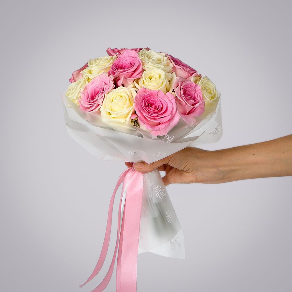 монобукет бело-розовый микс из 15 роз россия в упаковке 1  