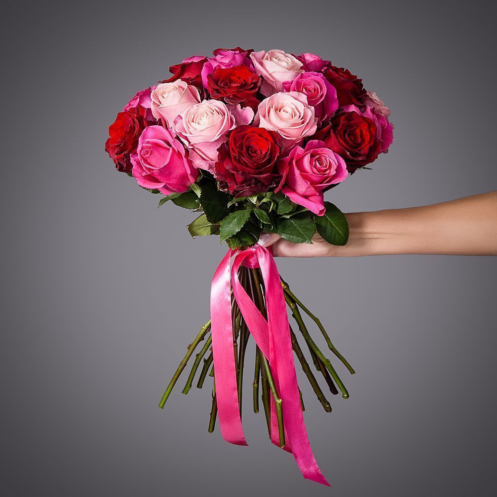 монобукет из 21 роз микс под ленту 