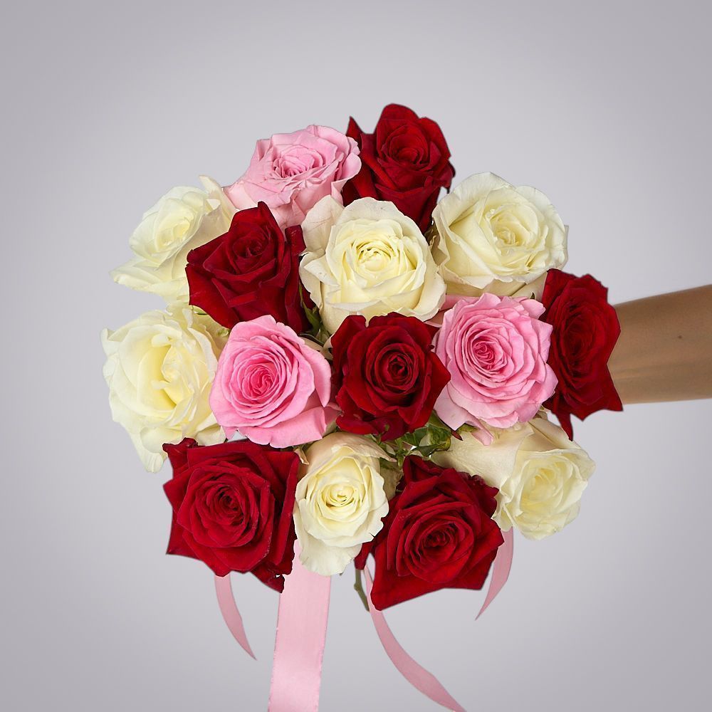 монобукет из 15 роз микс россия под ленту  