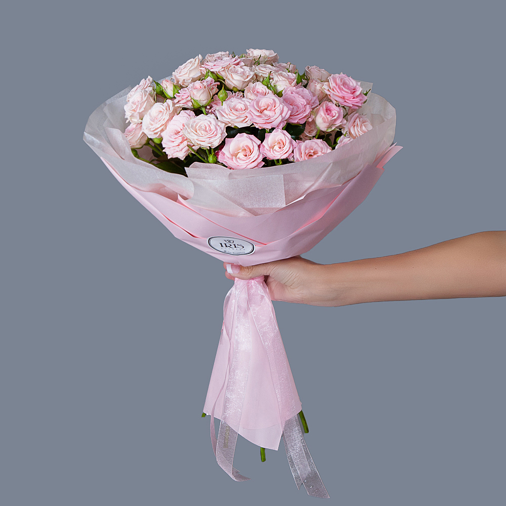 монобукет 9 кустовых роз "aerobic" в упаковке с тишью 