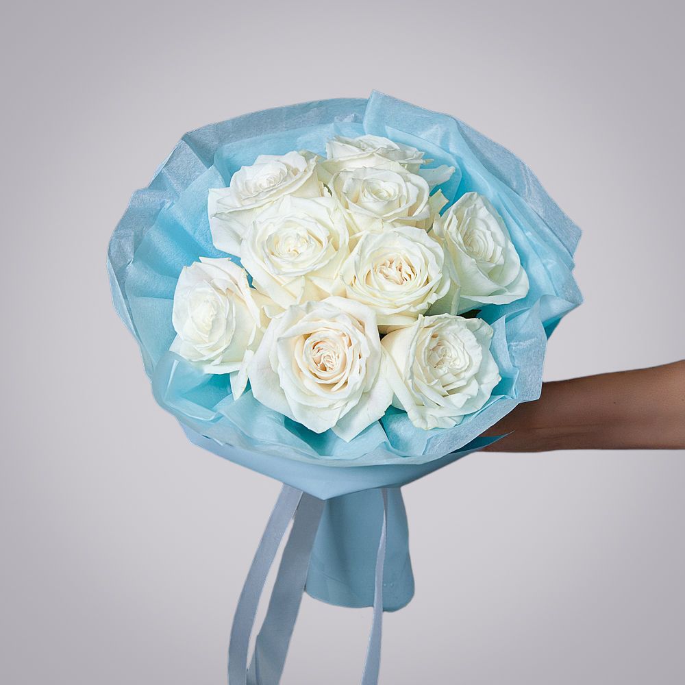 монобукет 9 пионовидных роз "playa blanca" в упаковке с тишью 