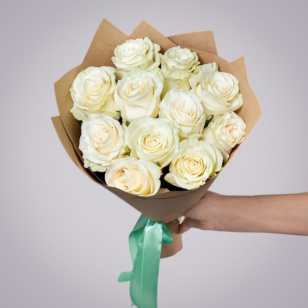 монобукет 11 роз mondial в крафте 