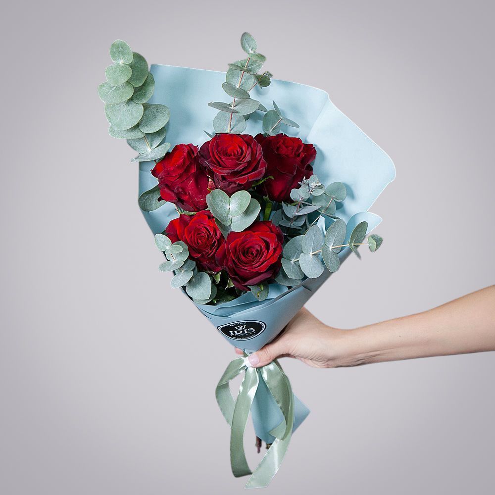 монобукет из 5 роз "explorer" в упаковке 