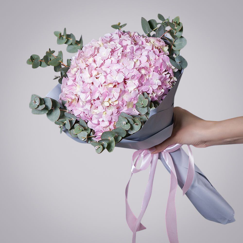 монобукет из нежных розовых гортензий 