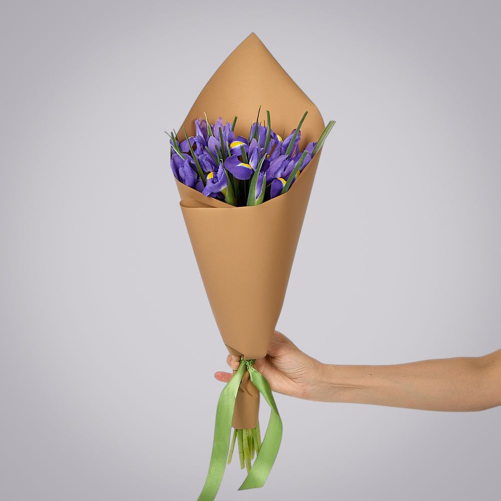 монобукет из 9 синих ирисов в упаковке 