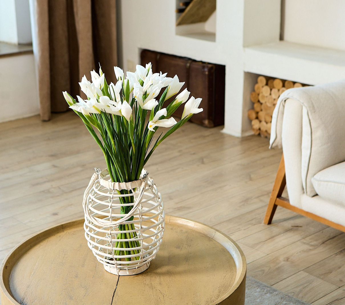 монобукет из 19 белых ирисов 