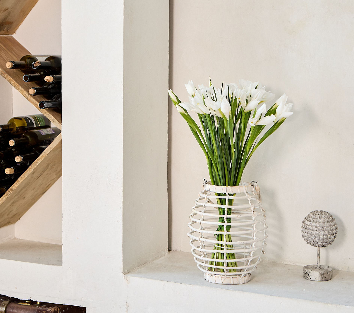 монобукет из 19 белых ирисов 