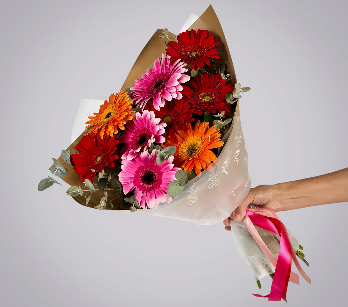 монобукет из 9 гербер с эвкалиптом  