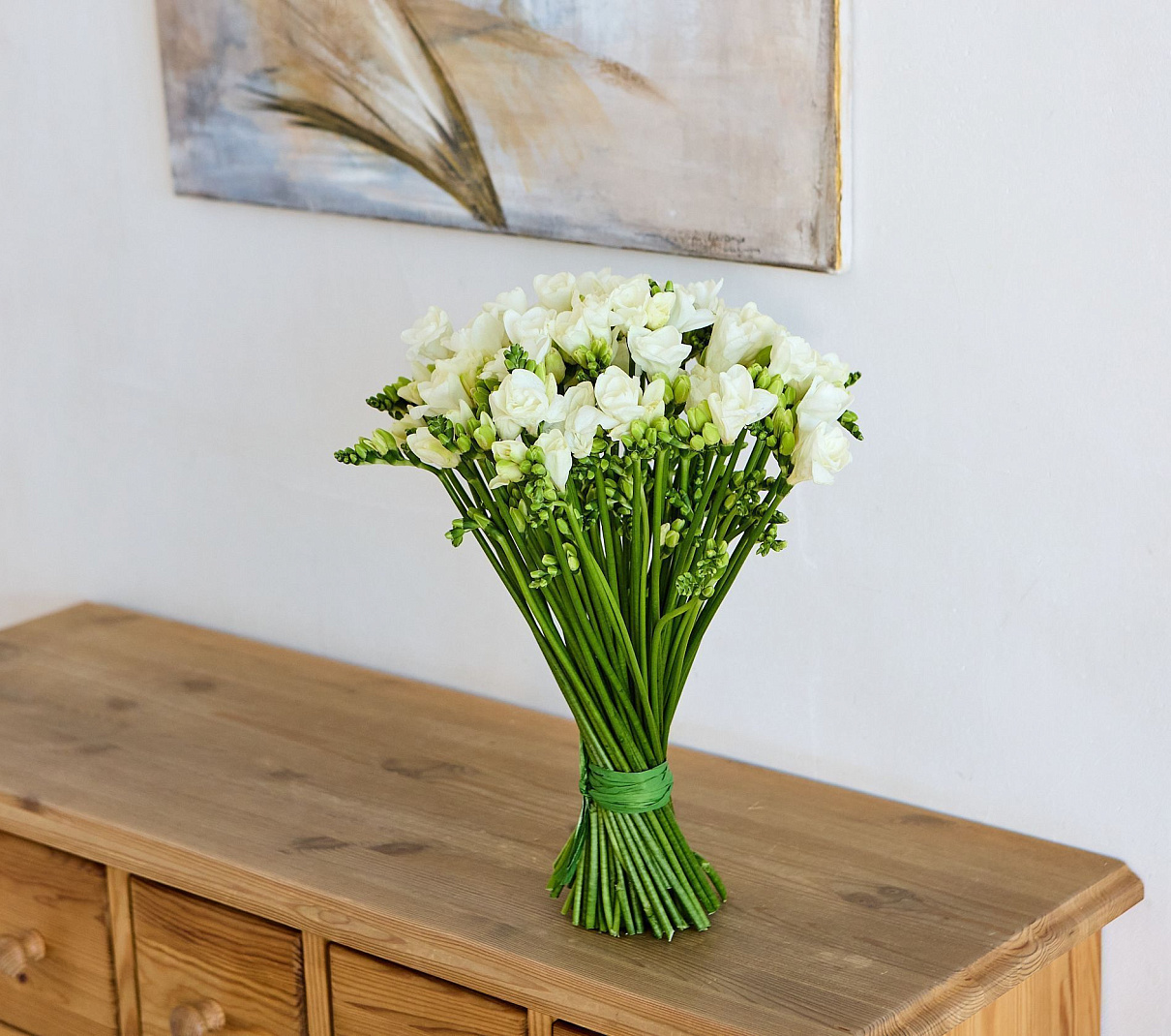 монобукет из 49 белых фрезий 